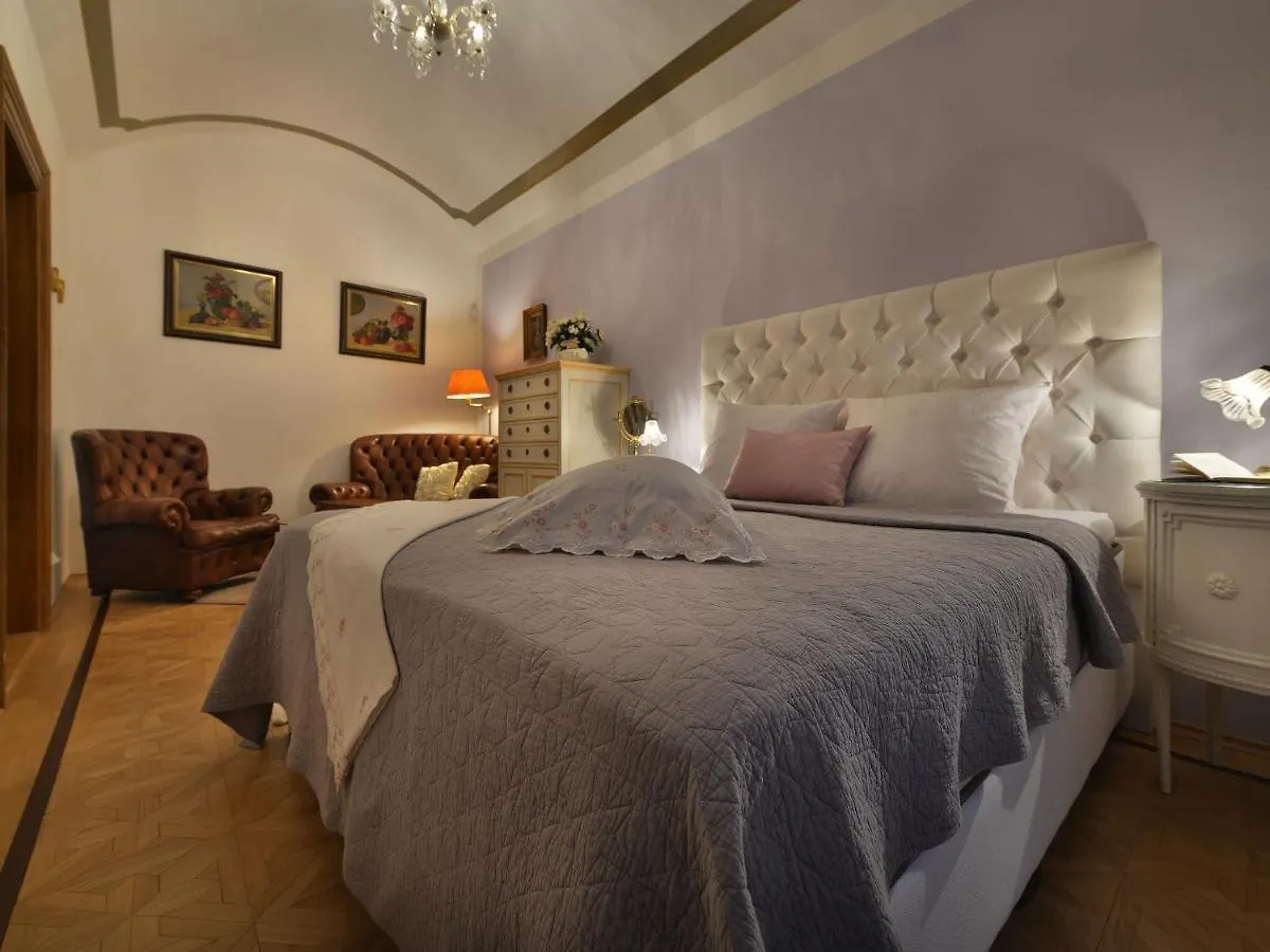 Unique Apartment In Praha Near River Vltava