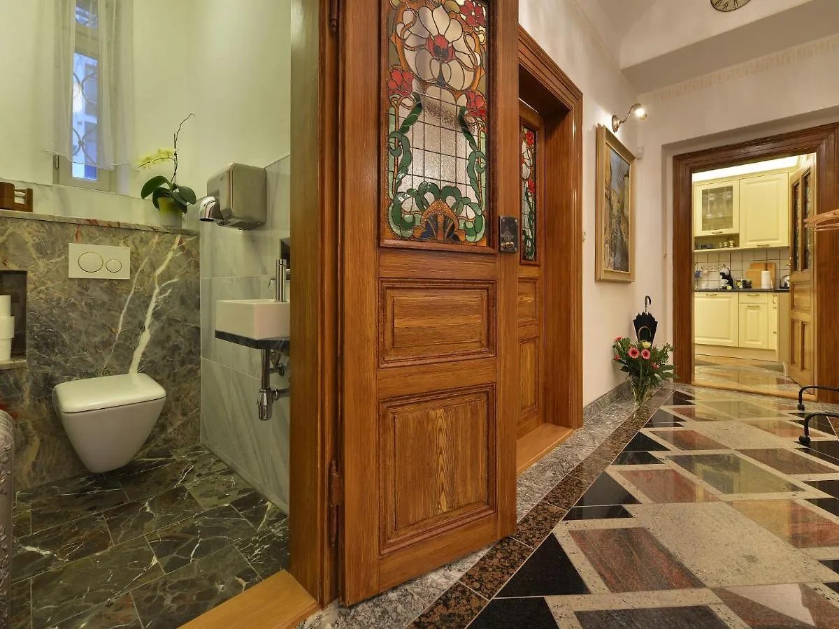 Unique Apartment In Praha Near River Vltava Tjeckien