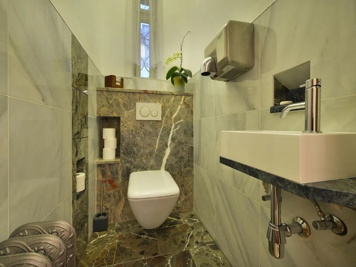 Unique Apartment In Praha Near River Vltava  Prag