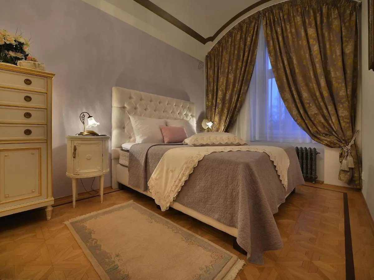Unique Apartment In Praha Near River Vltava